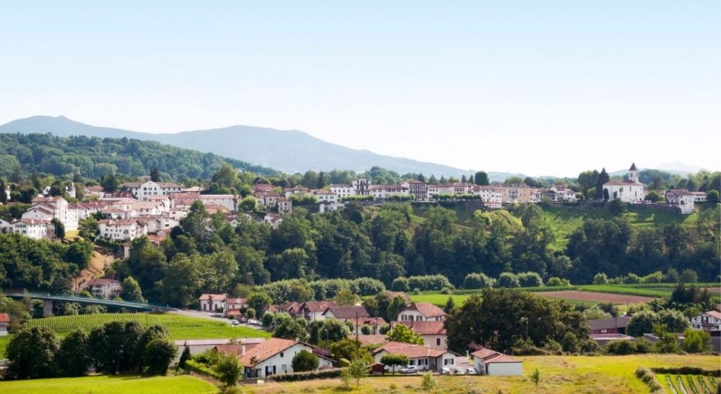 CAMBO-LES-BAINS — Village Vacances