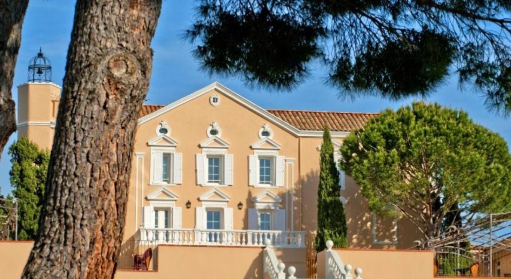 ROQUEBRUNE-SUR-ARGENS — Village Club
