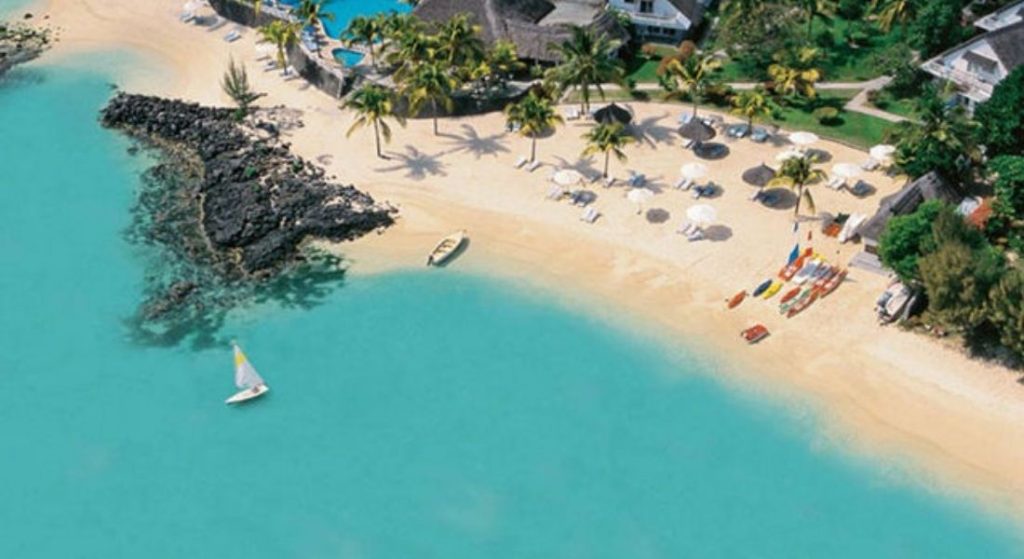 ILE MAURICE — Merville Beach&nbsp;***